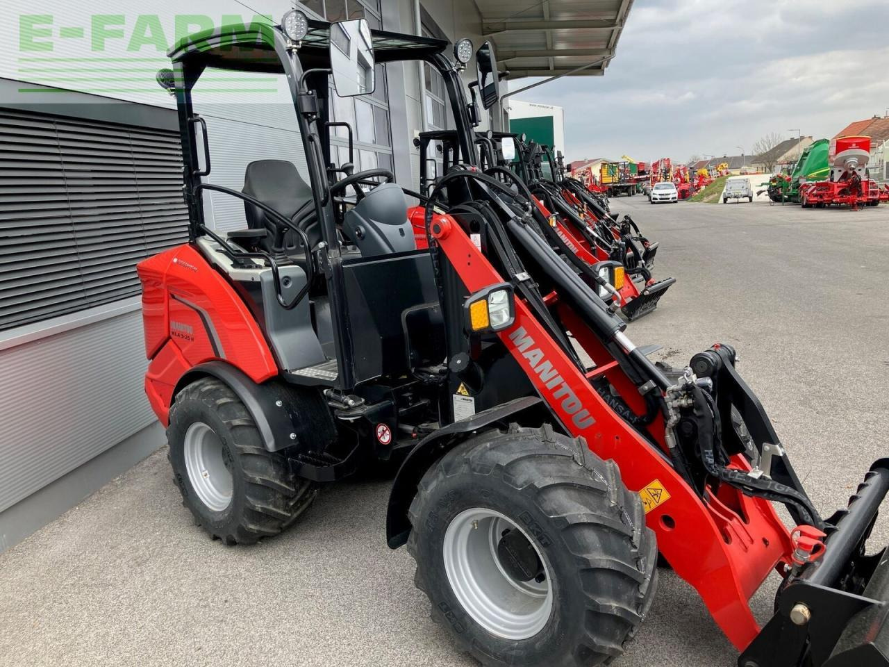 Manitou manitou mla 3-25 - Мини-экскаватор: фото 2 Manitou manitou mla 3-25 - Мини-экскаватор: фото 2