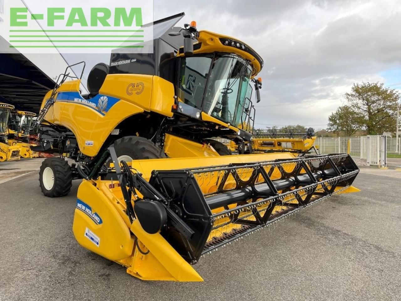 New Holland ch 7.70 laterale - Зерноуборочный комбайн: фото 3 New Holland ch 7.70 laterale - Зерноуборочный комбайн: фото 3