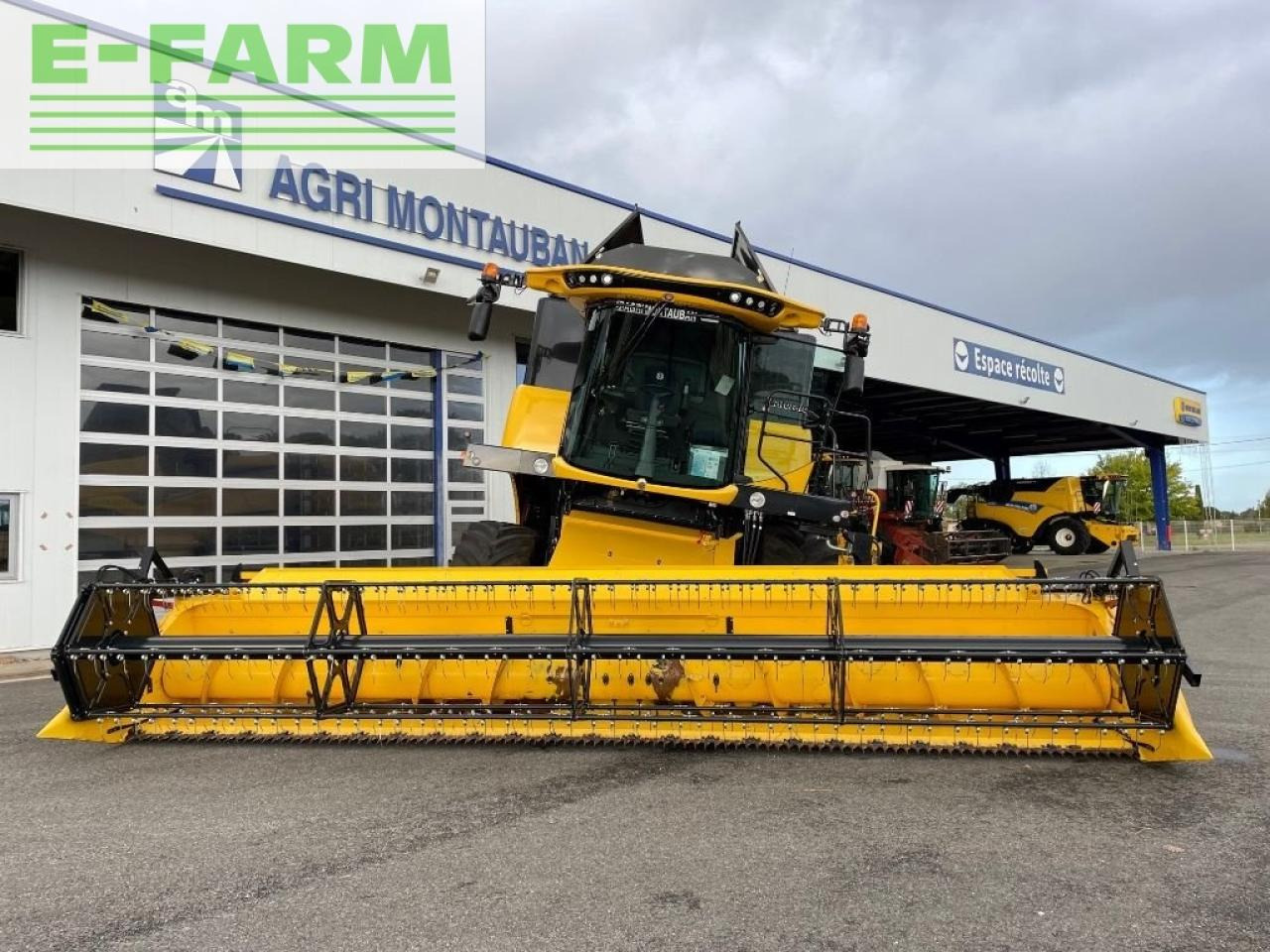 New Holland ch 7.70 laterale - Зерноуборочный комбайн: фото 2 New Holland ch 7.70 laterale - Зерноуборочный комбайн: фото 2