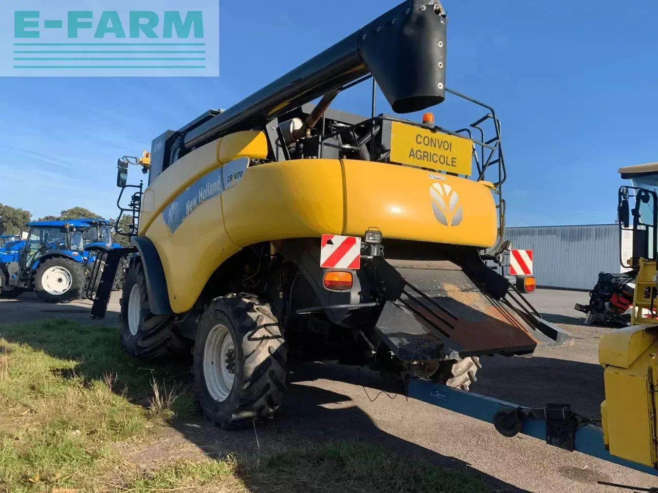 New Holland cr 9070 - Зерноуборочный комбайн: фото 4 New Holland cr 9070 - Зерноуборочный комбайн: фото 4