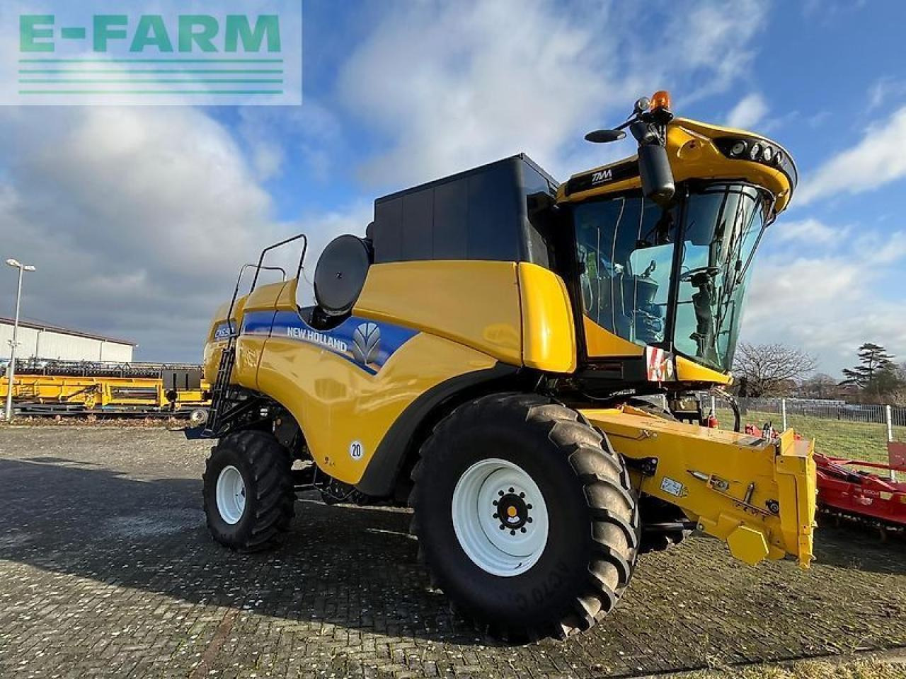 New Holland cx 6.90 schüttler + 25ft sw + sww - Зерноуборочный комбайн: фото 4 New Holland cx 6.90 schüttler + 25ft sw + sww - Зерноуборочный комбайн: фото 4