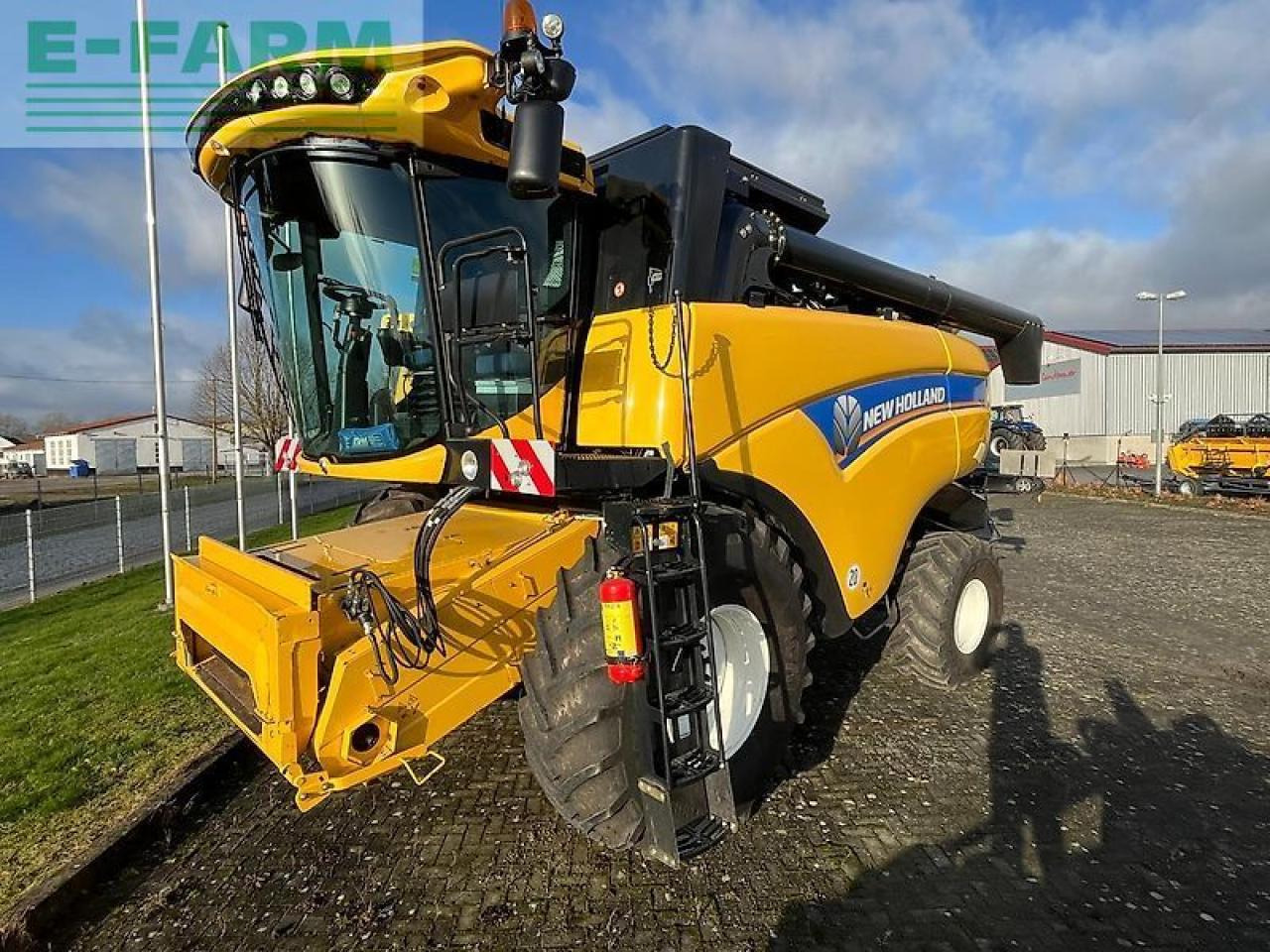 New Holland cx 6.90 schüttler + 25ft sw + sww - Зерноуборочный комбайн: фото 1 New Holland cx 6.90 schüttler + 25ft sw + sww - Зерноуборочный комбайн: фото 1