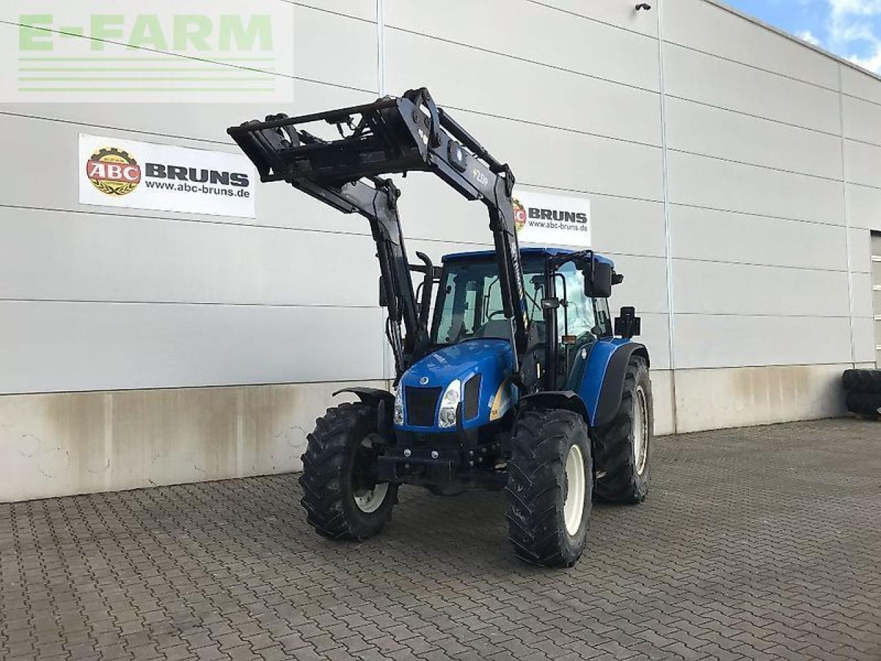 New Holland tl 90 a dt A - Трактор: фото 1 New Holland tl 90 a dt A - Трактор: фото 1
