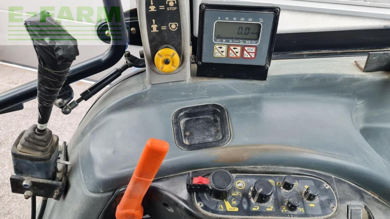 New Holland tl100 (4wd) - Трактор: фото 3 New Holland tl100 (4wd) - Трактор: фото 3