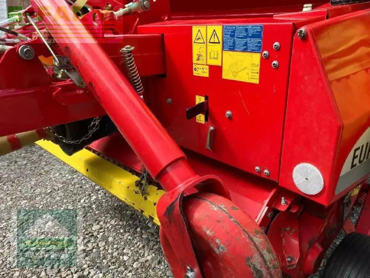 Pöttinger euroboss 330 t - Самозагружающийся прицеп: фото 4 Pöttinger euroboss 330 t - Самозагружающийся прицеп: фото 4