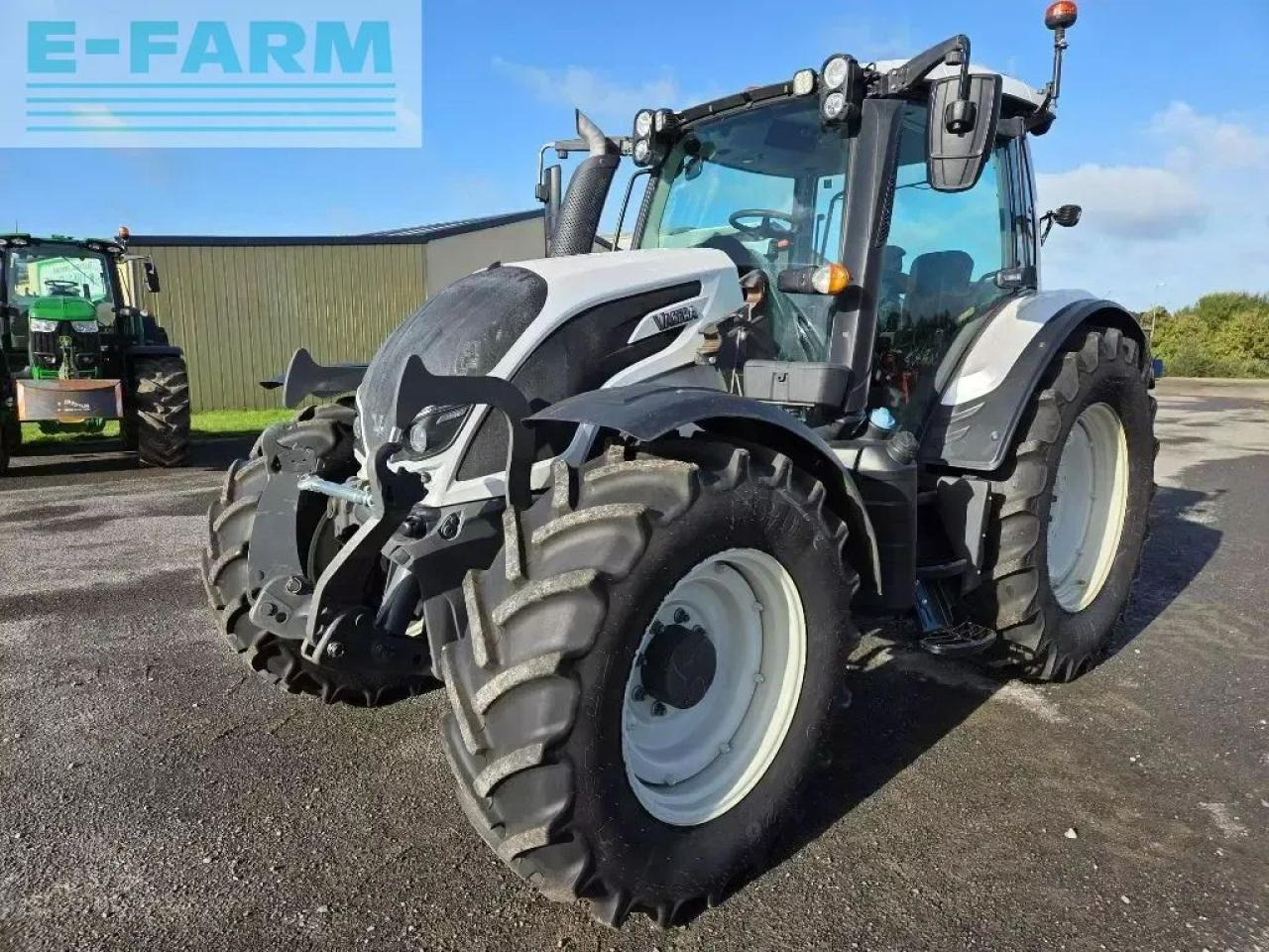 Valtra n124 hitech h5 HiTech - Трактор: фото 1 Valtra n124 hitech h5 HiTech - Трактор: фото 1