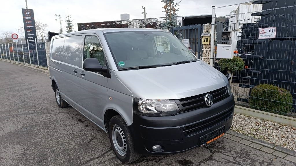 Volkswagen T5 2.0 TDI, Transporter, Kasten, Werkstattschränke - Фургон с закрытым кузовом: фото 1 Volkswagen T5 2.0 TDI, Transporter, Kasten, Werkstattschränke - Фургон с закрытым кузовом: фото 1