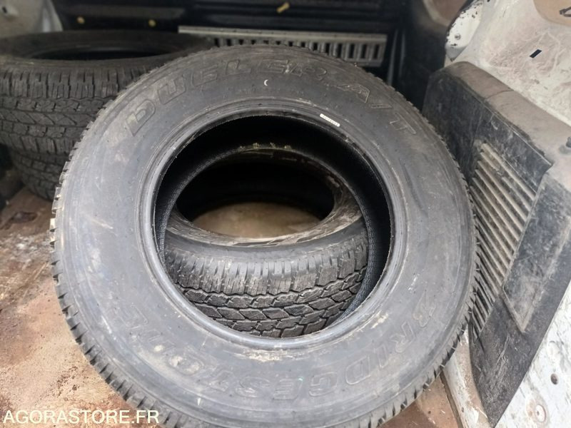 4 x Pneumatiques bridgeston DuelerA/T 265/65 R17 112S TOYOTA HILUX (Servi 500 Km - Малотоннажный самосвал: фото 2 4 x Pneumatiques bridgeston DuelerA/T 265/65 R17 112S TOYOTA HILUX (Servi 500 Km - Малотоннажный самосвал: фото 2