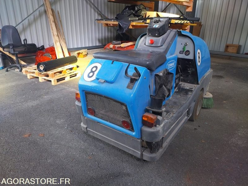 Balayeuse aspiratrice de trottoirs TENNANT LITTER HAWK 4100 - Подметально-уборочная машина: фото 2 Balayeuse aspiratrice de trottoirs TENNANT LITTER HAWK 4100 - Подметально-уборочная машина: фото 2