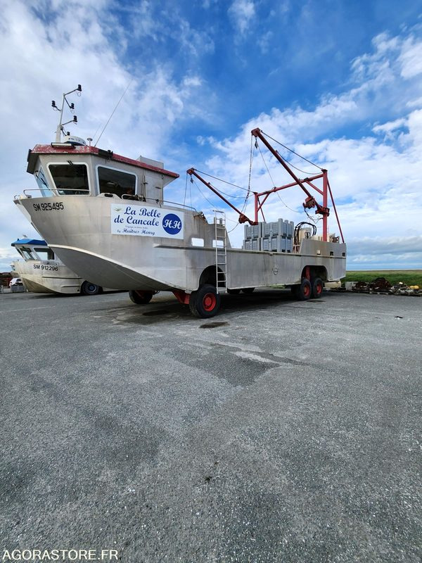 BATEAU A MOTEUR AMPHIBIE - LA BELLE DE CANCALE - Другая техника: фото 1 BATEAU A MOTEUR AMPHIBIE - LA BELLE DE CANCALE - Другая техника: фото 1
