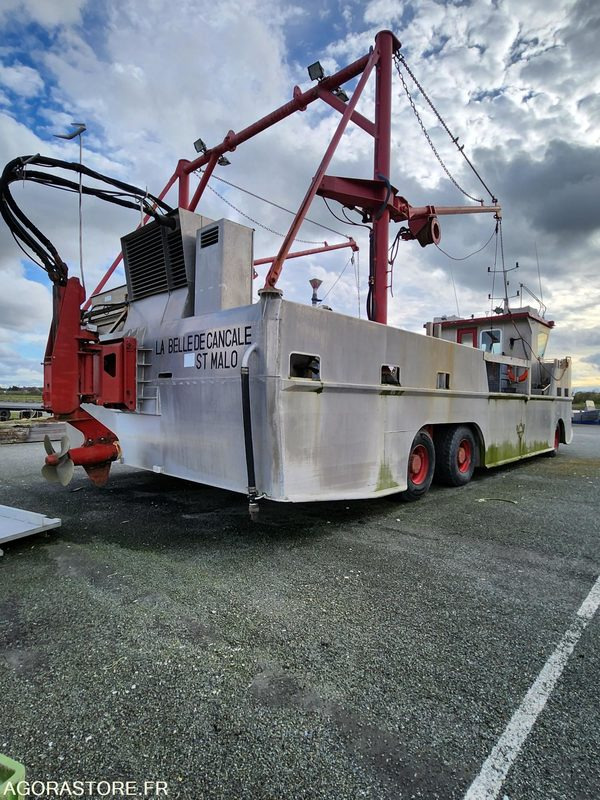 BATEAU A MOTEUR AMPHIBIE - LA BELLE DE CANCALE - Другая техника: фото 5 BATEAU A MOTEUR AMPHIBIE - LA BELLE DE CANCALE - Другая техника: фото 5