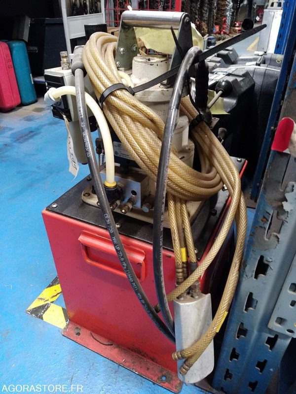 GROUPE HYDRAULIQUE POUR SERRAGE - Инструмент/ Оборудование: фото 1 GROUPE HYDRAULIQUE POUR SERRAGE - Инструмент/ Оборудование: фото 1