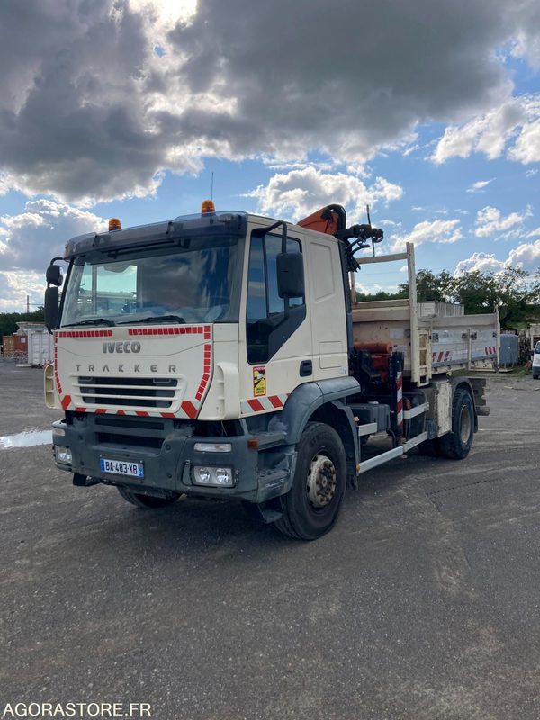 CAMION BENNE 4x2 IVECO TRAKKER 190T44 + GRUE PK15500 - Année 2006 - 391 000 km - Грузовик: фото 3 CAMION BENNE 4x2 IVECO TRAKKER 190T44 + GRUE PK15500 - Année 2006 - 391 000 km - Грузовик: фото 3