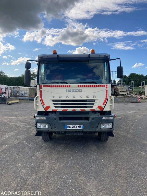 CAMION BENNE 4x2 IVECO TRAKKER 190T44 + GRUE PK15500 - Année 2006 - 391 000 km - Грузовик: фото 2 CAMION BENNE 4x2 IVECO TRAKKER 190T44 + GRUE PK15500 - Année 2006 - 391 000 km - Грузовик: фото 2
