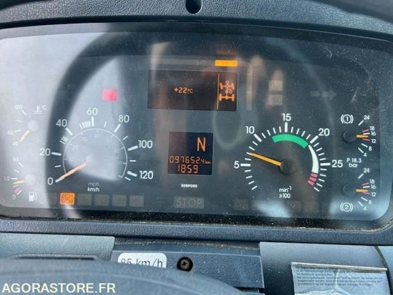 MERCEDES UNIMOG U300C VERSION COMMUNALE 2000 97652 KM - Грузовик: фото 3 MERCEDES UNIMOG U300C VERSION COMMUNALE 2000 97652 KM - Грузовик: фото 3