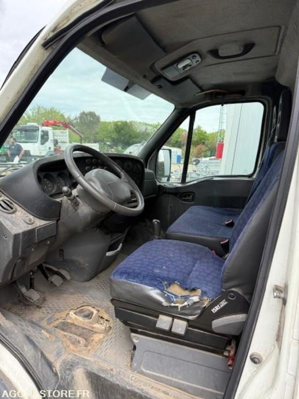 IVECO DAILY - 2003 - 173808KMS - Цельнометаллический фургон: фото 2 IVECO DAILY - 2003 - 173808KMS - Цельнометаллический фургон: фото 2