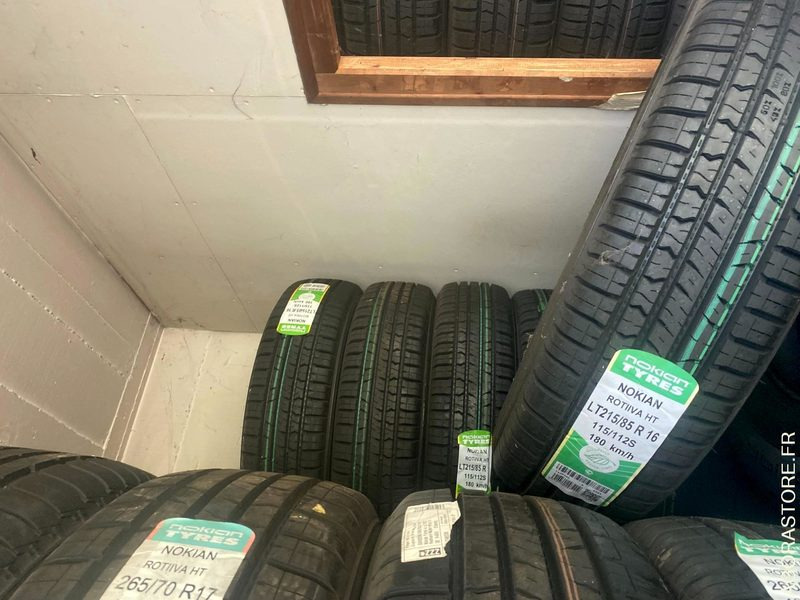 LOT DE 20 PNEUS ETE NOKIAN ROTIIVA HT LT 215/85R16 115/112S DOT 2019 (T429320) - Шина: фото 3 LOT DE 20 PNEUS ETE NOKIAN ROTIIVA HT LT 215/85R16 115/112S DOT 2019 (T429320) - Шина: фото 3