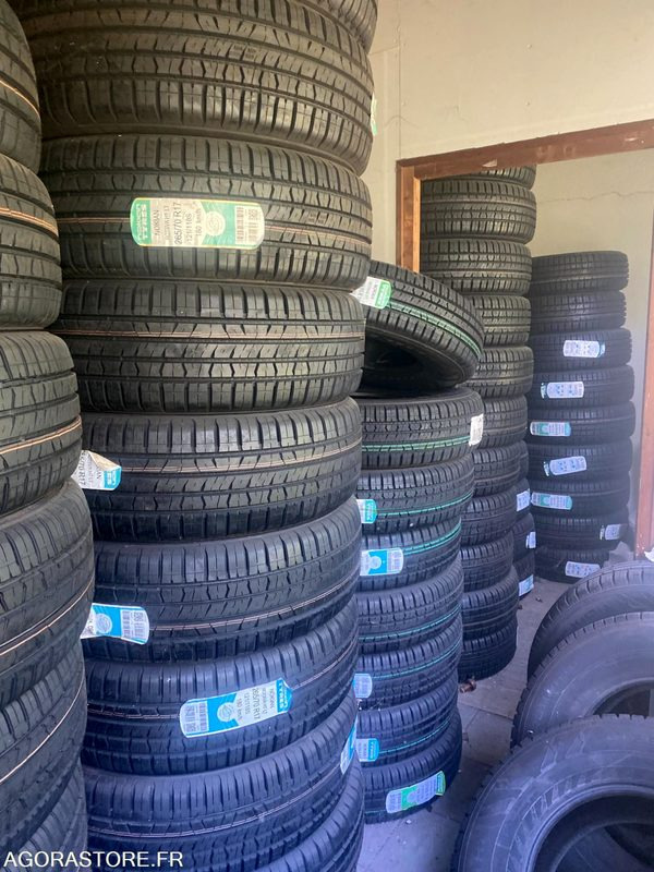 LOT DE 24 PNEUS NOKIAN ROTIIVA HT LT 265/70R17C 121/118S DOT 2016 (T429326) - Шина: фото 2 LOT DE 24 PNEUS NOKIAN ROTIIVA HT LT 265/70R17C 121/118S DOT 2016 (T429326) - Шина: фото 2