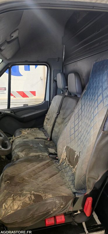 MERCEDES Sprinter fourgon 2006 175000Km Roulant sans CT PRO UNIQUEMENT - Цельнометаллический фургон: фото 5 MERCEDES Sprinter fourgon 2006 175000Km Roulant sans CT PRO UNIQUEMENT - Цельнометаллический фургон: фото 5
