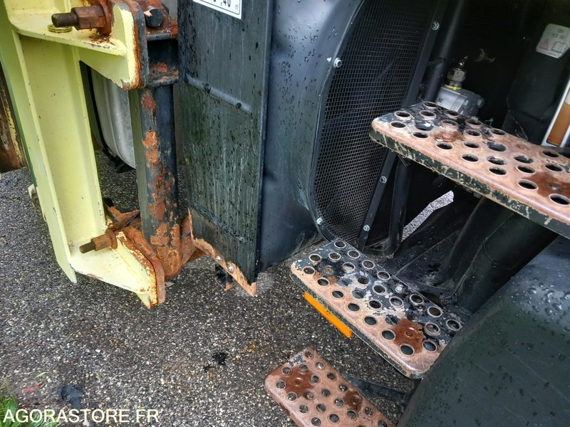 MERCEDES UNIMOG 4X4 4RD AVEC SALEUSE ET AILERONS KU0105 SL0307 AB0107 AB0107 - Снегоуборочная машина: фото 4 MERCEDES UNIMOG 4X4 4RD AVEC SALEUSE ET AILERONS KU0105 SL0307 AB0107 AB0107 - Снегоуборочная машина: фото 4