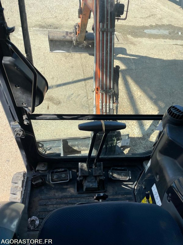 Экскаватор MINI-PELLE SUR CHENILLE CAOUTCHOUC HITACHI ZX17U-2  15CV 1.9T AVEC 3 GODETS: фото 9