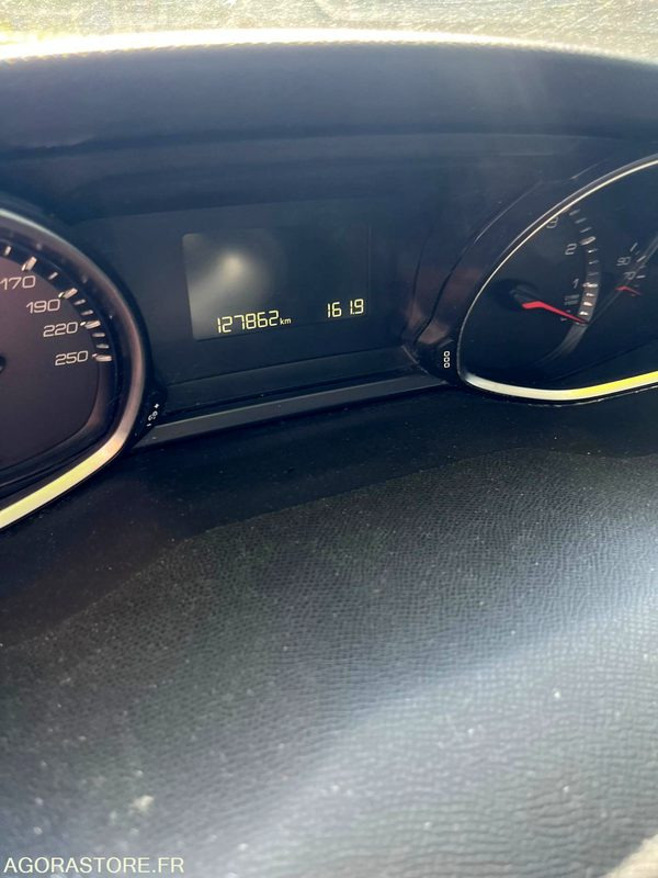 PEUGEOT 308 ESSENCE 127862 kms 2018 - Легковой автомобиль: фото 4 PEUGEOT 308 ESSENCE 127862 kms 2018 - Легковой автомобиль: фото 4