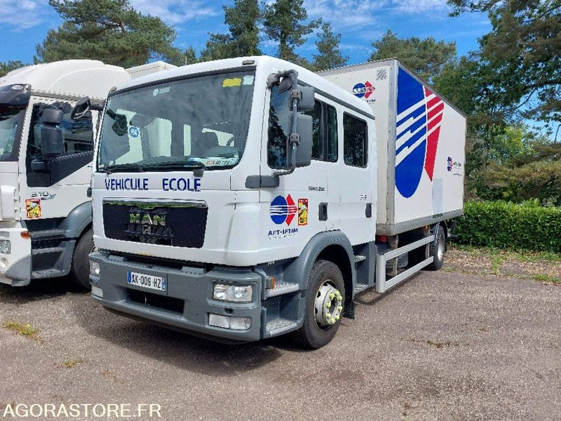 PORTEUR ROUTIER - MAN TGM-250 - ex Véhicule Ecole - Parc 3799 - Грузовик с закрытым кузовом: фото 1 PORTEUR ROUTIER - MAN TGM-250 - ex Véhicule Ecole - Parc 3799 - Грузовик с закрытым кузовом: фото 1
