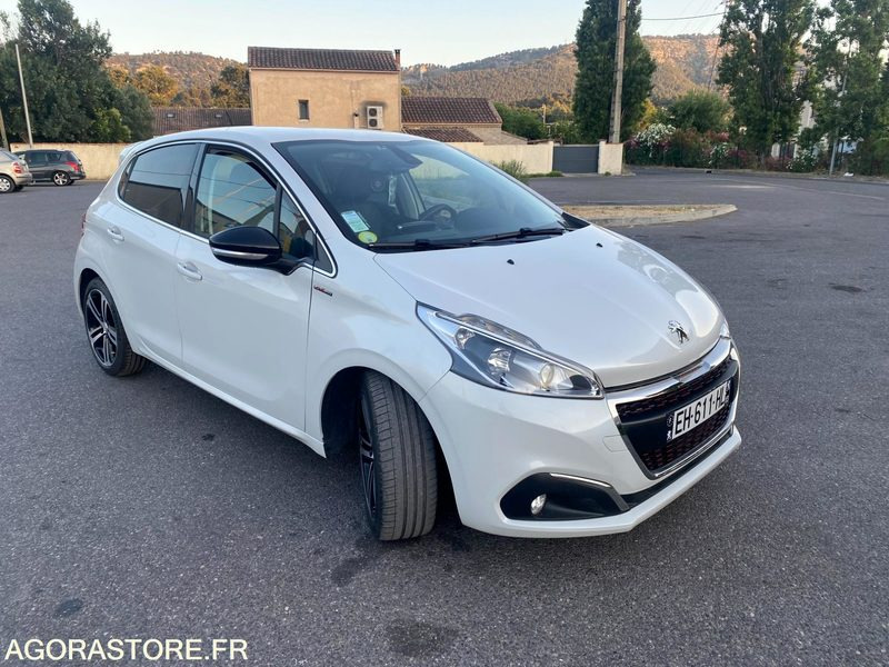 Peugeot 208 gt line - 2016 - 94384km - Легковой автомобиль: фото 1 Peugeot 208 gt line - 2016 - 94384km - Легковой автомобиль: фото 1