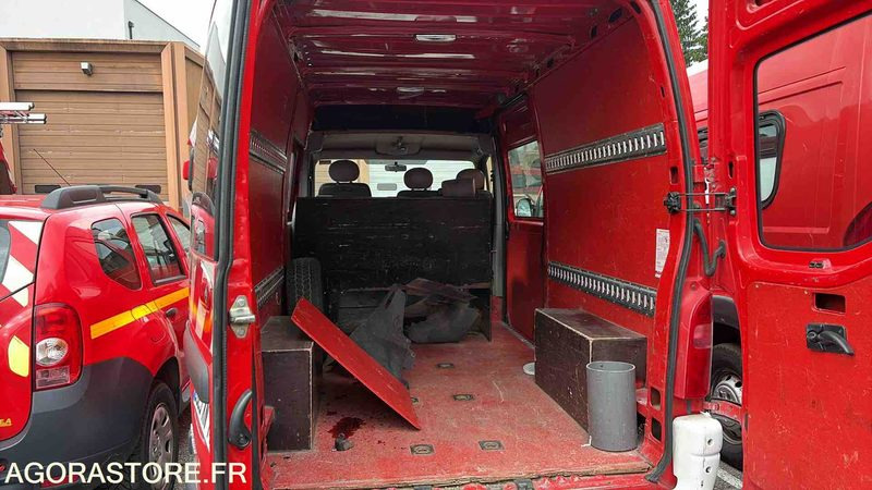 RENAULT - MASTER - 2002 - 132 742 Kms 8825 XN 74 - Цельнометаллический фургон: фото 5 RENAULT - MASTER - 2002 - 132 742 Kms 8825 XN 74 - Цельнометаллический фургон: фото 5