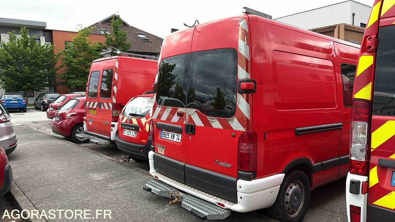 RENAULT - MASTER - 2002 - 132 742 Kms 8825 XN 74 - Цельнометаллический фургон: фото 3 RENAULT - MASTER - 2002 - 132 742 Kms 8825 XN 74 - Цельнометаллический фургон: фото 3