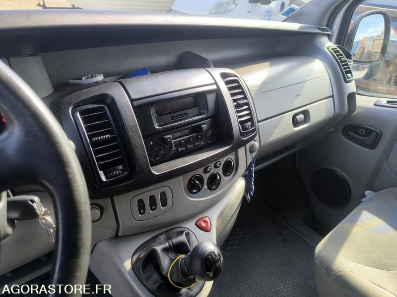 RENAULT TRAFIC 2004 - 152227KM - Микроавтобус, Пассажирский фургон: фото 2 RENAULT TRAFIC 2004 - 152227KM - Микроавтобус, Пассажирский фургон: фото 2