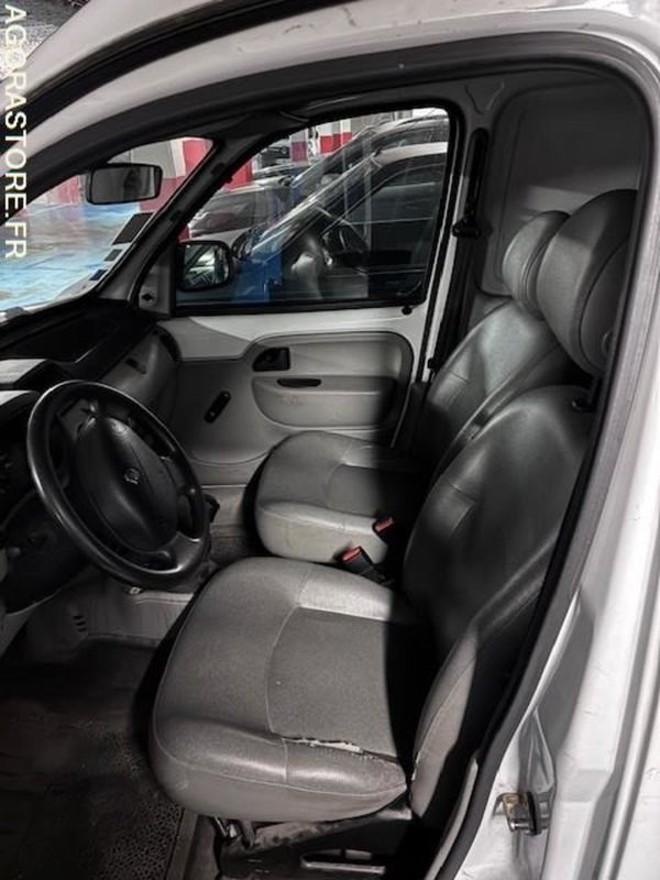 Renault Kangoo - 2004 - ESSENCE BATTERIE HS- 76860 KMS - - Легковой фургон: фото 4 Renault Kangoo - 2004 - ESSENCE BATTERIE HS- 76860 KMS - - Легковой фургон: фото 4
