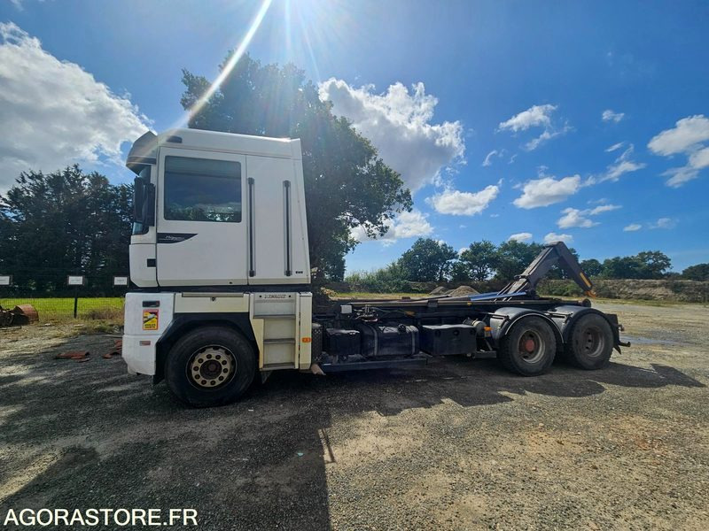 Renault Magnum 6x4 porteur ampliroll essieux relevables - Крюковой мультилифт: фото 1 Renault Magnum 6x4 porteur ampliroll essieux relevables - Крюковой мультилифт: фото 1