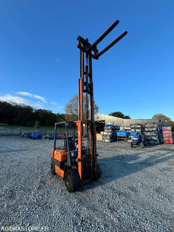 TOYOTA chariot levée libre TOYOTA 025FD18 Diesel - Дизельный погрузчик: фото 1 TOYOTA chariot levée libre TOYOTA 025FD18 Diesel - Дизельный погрузчик: фото 1