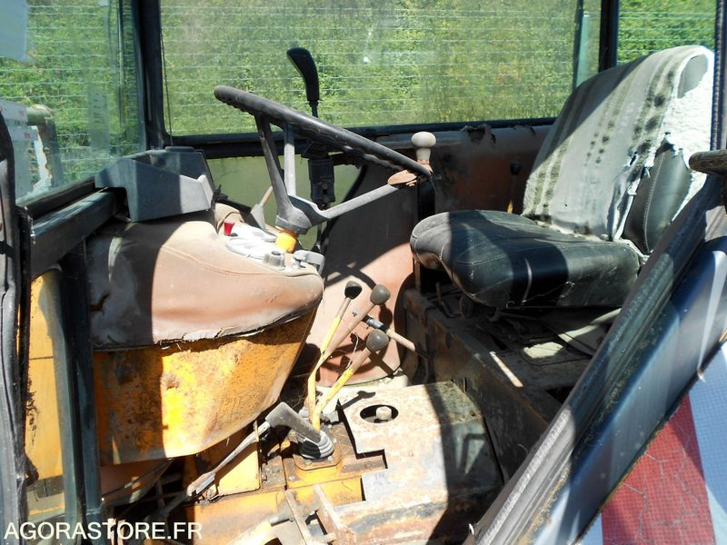 TRACTEUR RENAULT 652 - Коммунальный трактор: фото 4 TRACTEUR RENAULT 652 - Коммунальный трактор: фото 4