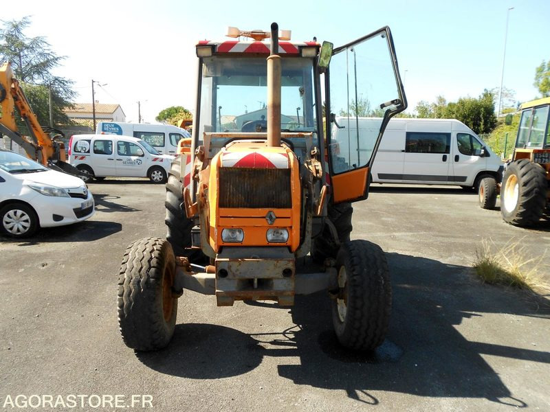 TRACTEUR RENAULT 750 MI - Коммунальный трактор: фото 2 TRACTEUR RENAULT 750 MI - Коммунальный трактор: фото 2