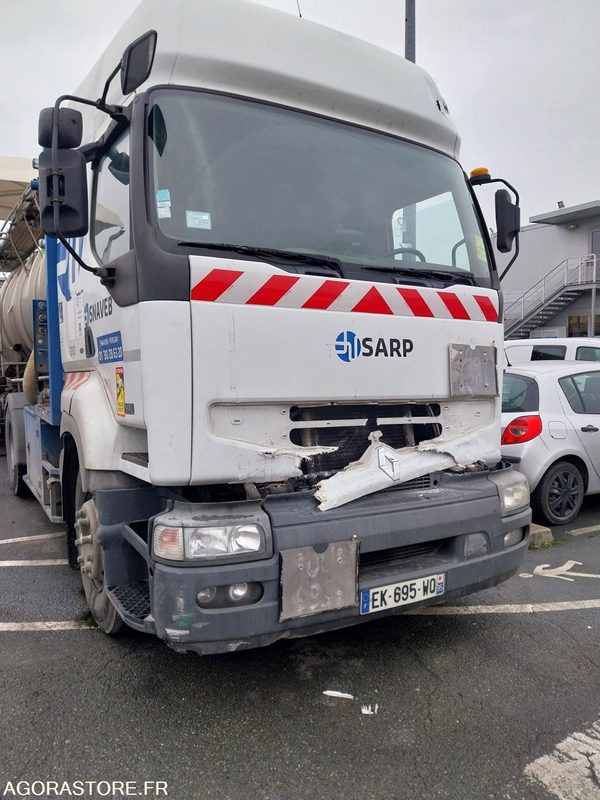 Tracteur RENAULT ADR pompe anneau liquide - 2003/ 808 664KM (ACCIDENTE) - Тягач: фото 1 Tracteur RENAULT ADR pompe anneau liquide - 2003/ 808 664KM (ACCIDENTE) - Тягач: фото 1