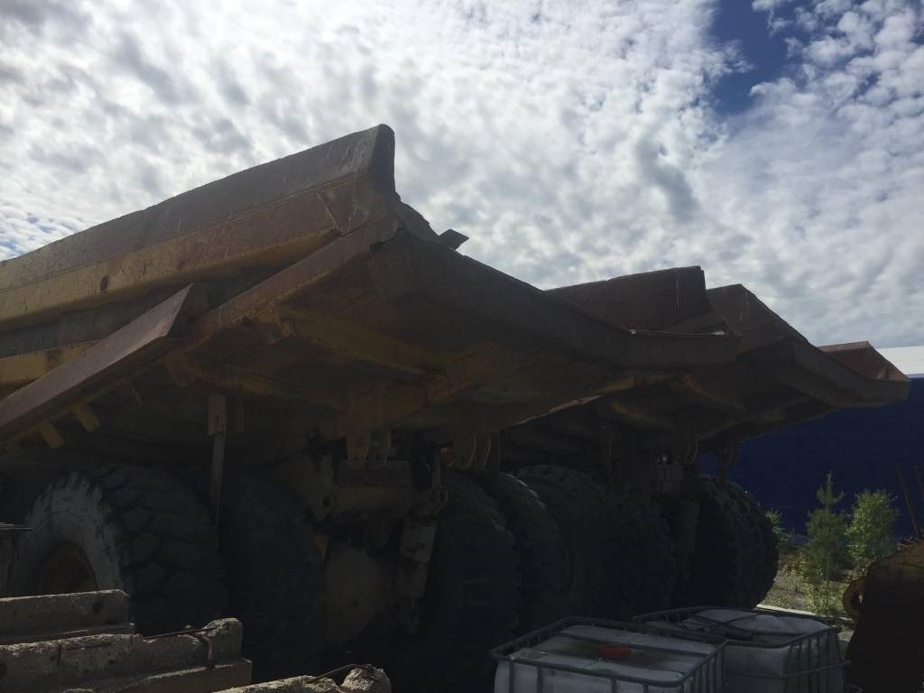 Komatsu HD 465-5 - Карьерный самосвал: фото 5 Komatsu HD 465-5 - Карьерный самосвал: фото 5