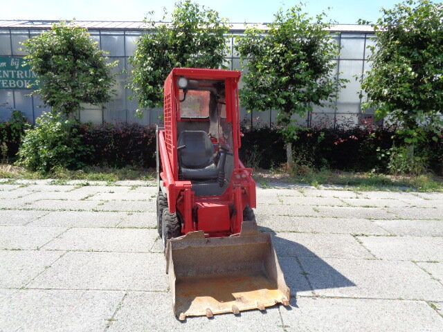 Мини-погрузчик с бортовым поворотом Gehl 1640: фото 6 Мини-погрузчик с бортовым поворотом Gehl 1640: фото 6