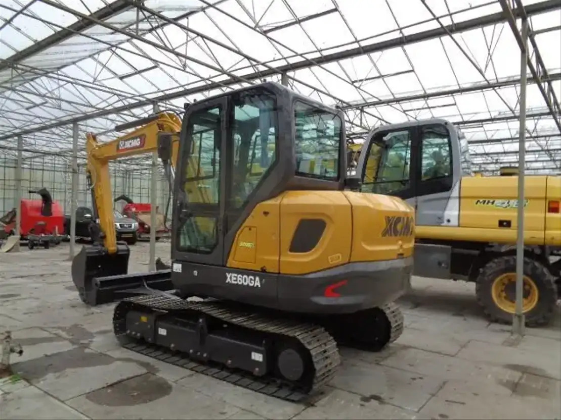 XCMG XE60GA - Гусеничный экскаватор: фото 1 XCMG XE60GA - Гусеничный экскаватор: фото 1