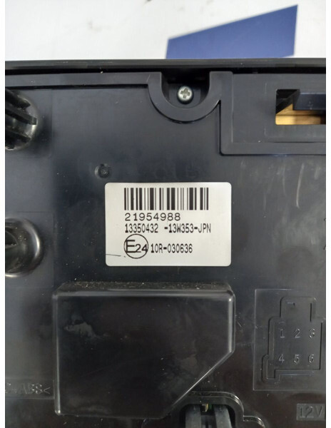 Volvo radio control unit - Приборная панель для Грузовиков: фото 4 Volvo radio control unit - Приборная панель для Грузовиков: фото 4