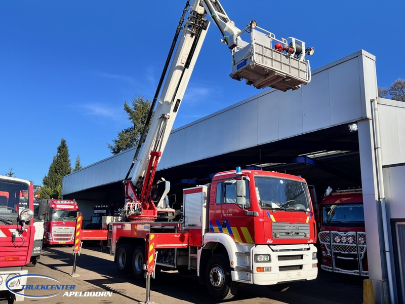 MAN TGA 26.350 Magirus ALP 320L = 32 meter, Waterpomp, 6x4, Bladgeveerd - Пожарная машина: фото 2 MAN TGA 26.350 Magirus ALP 320L = 32 meter, Waterpomp, 6x4, Bladgeveerd - Пожарная машина: фото 2