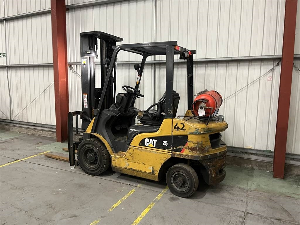 CAT GP25NT - Газовый погрузчик: фото 3 CAT GP25NT - Газовый погрузчик: фото 3