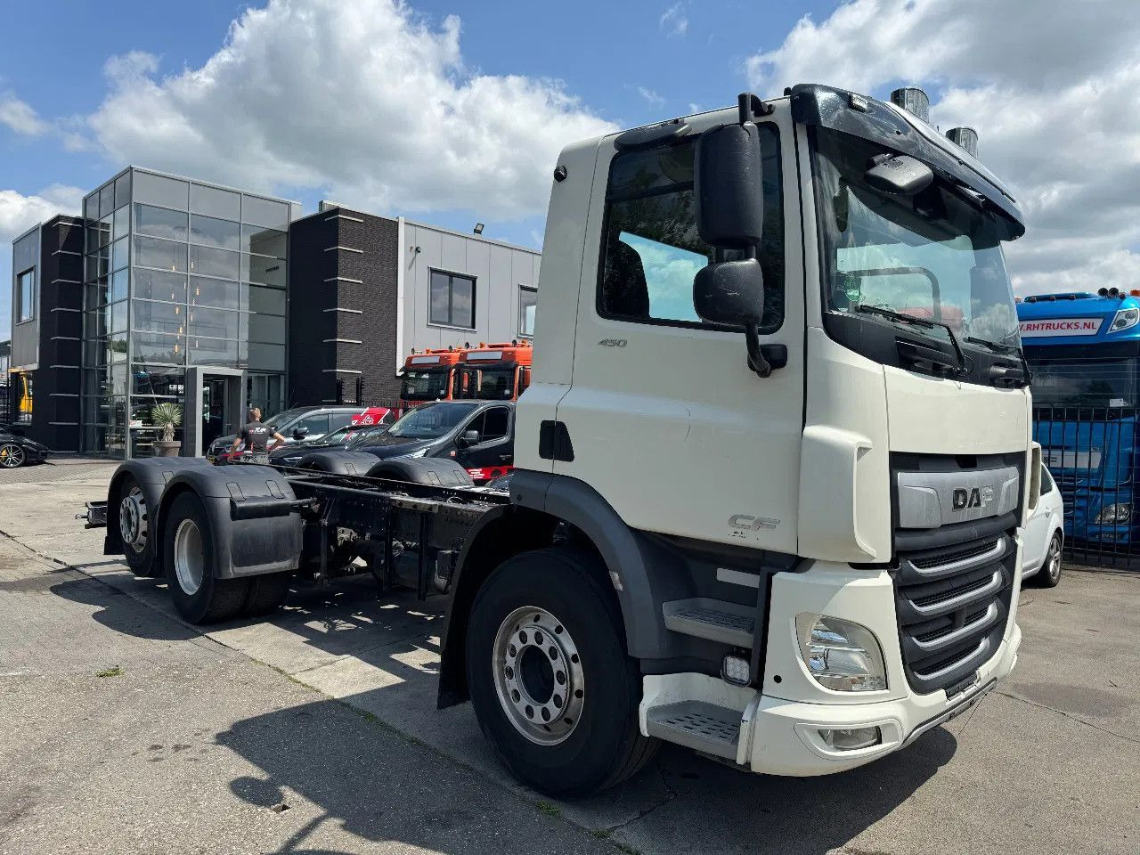 DAF CF 450 6X2 - EURO 6 + LIFT/STEERING AXLE - Грузовик-шасси: фото 3 DAF CF 450 6X2 - EURO 6 + LIFT/STEERING AXLE - Грузовик-шасси: фото 3