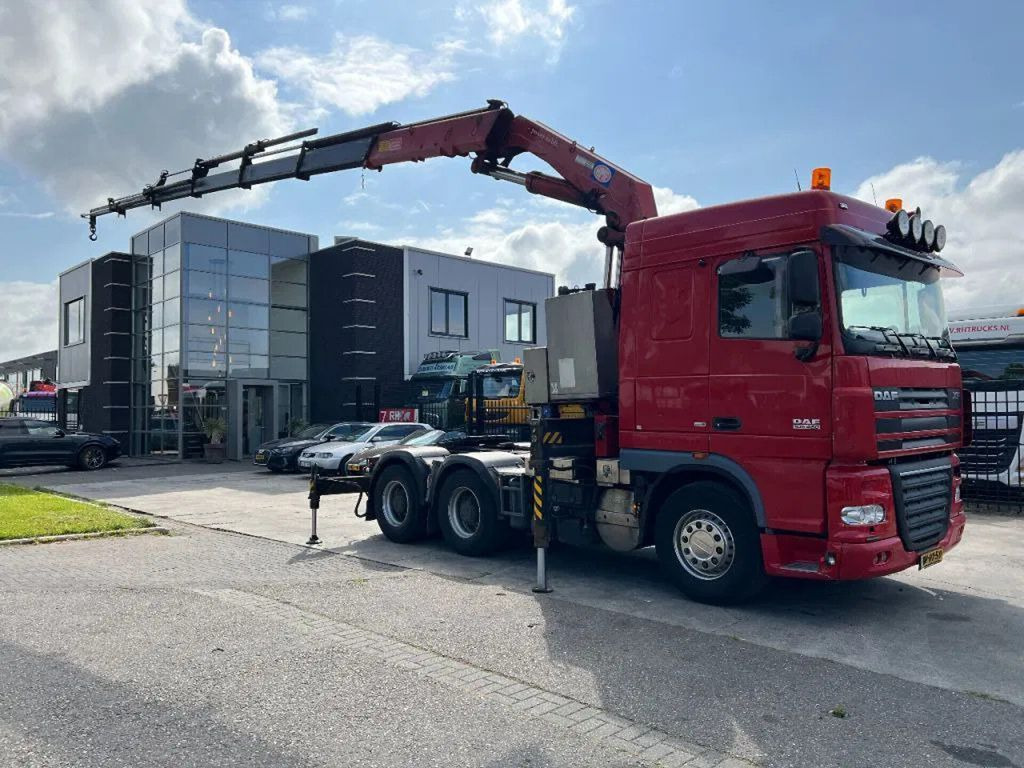 DAF XF 105.460 6X4 EURO 5 + HMF 4220 K6 + REMOTE CON - Автоманипулятор, Тягач: фото 1 DAF XF 105.460 6X4 EURO 5 + HMF 4220 K6 + REMOTE CON - Автоманипулятор, Тягач: фото 1