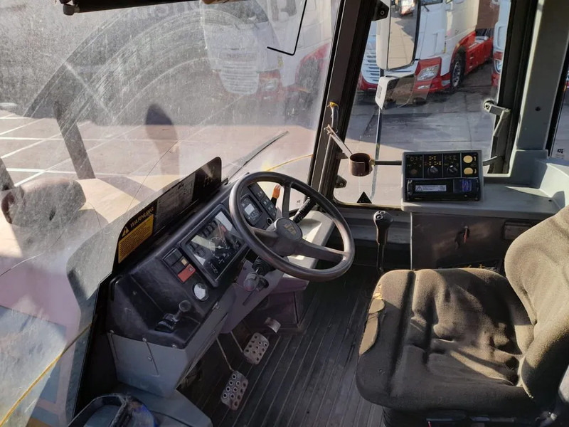 JCB HMV 155T-65 HMV 155T-65 FASTRAC 4X4 - Трактор: фото 4 JCB HMV 155T-65 HMV 155T-65 FASTRAC 4X4 - Трактор: фото 4