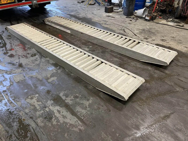 Altec OPRIJPLATEN (RAMPEN) 3,65 METER LANG - Навесное оборудование: фото 2 Altec OPRIJPLATEN (RAMPEN) 3,65 METER LANG - Навесное оборудование: фото 2