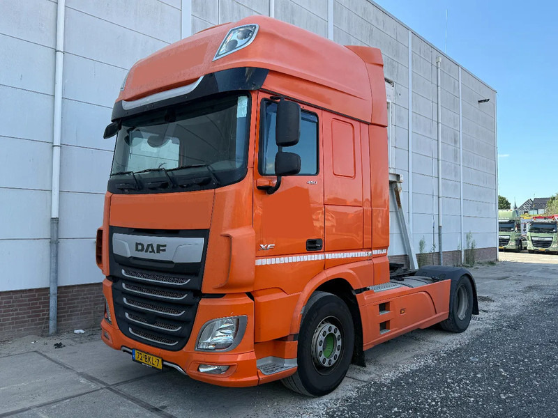 DAF XF 450 4X2 EURO 6 SKIRTS STANDKLIMA - Тягач: фото 2 DAF XF 450 4X2 EURO 6 SKIRTS STANDKLIMA - Тягач: фото 2