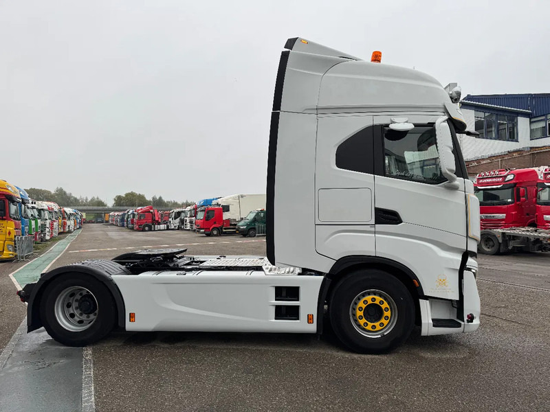 Iveco S-WAY 460 4X2 EURO 6 SKIRTS DOUBLE TANK - Тягач: фото 4 Iveco S-WAY 460 4X2 EURO 6 SKIRTS DOUBLE TANK - Тягач: фото 4