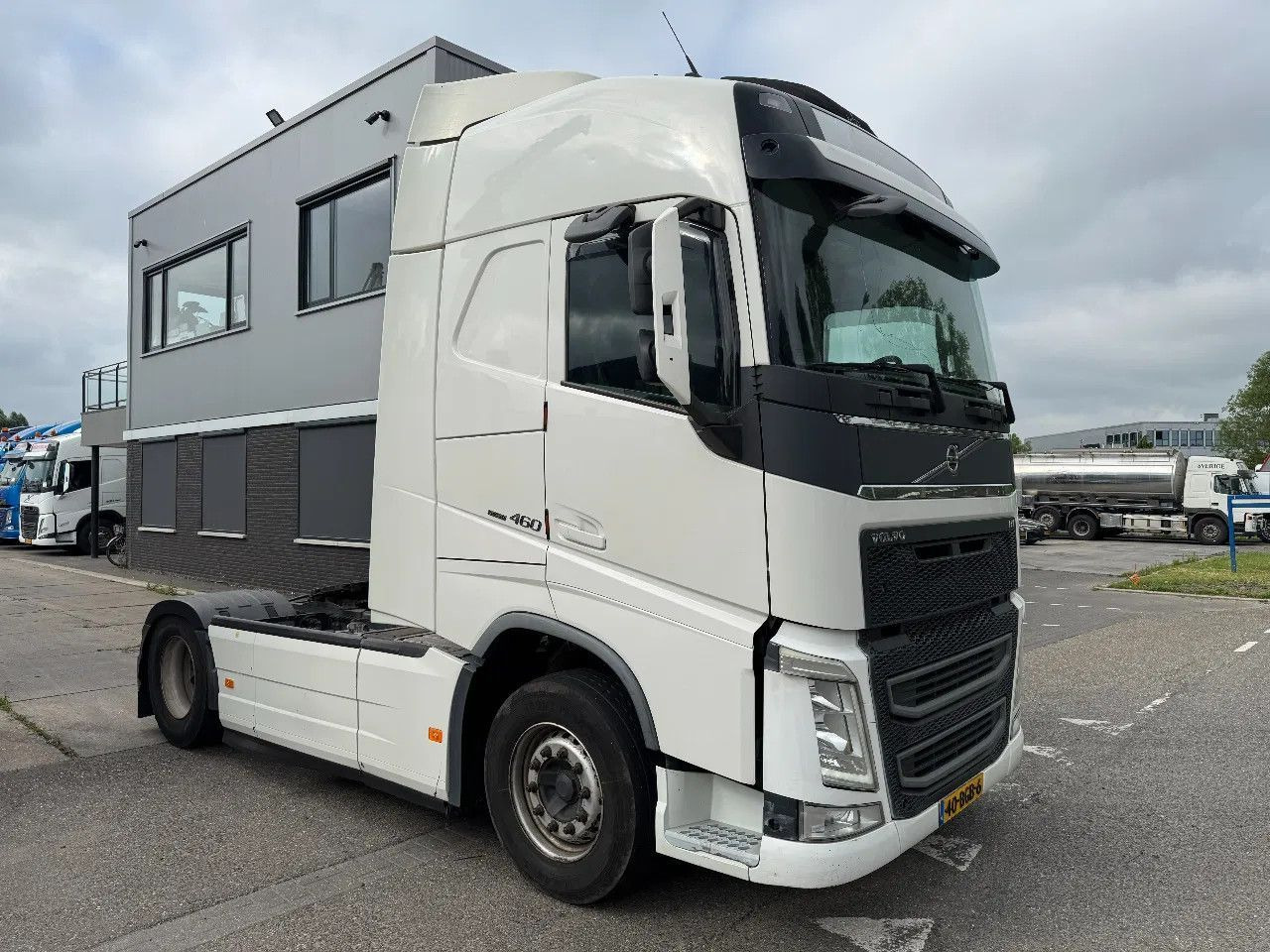 Volvo FH 460 4X2 EURO 6 SKIRTS SPOILERS HYDRAULIC - Тягач: фото 3 Volvo FH 460 4X2 EURO 6 SKIRTS SPOILERS HYDRAULIC - Тягач: фото 3